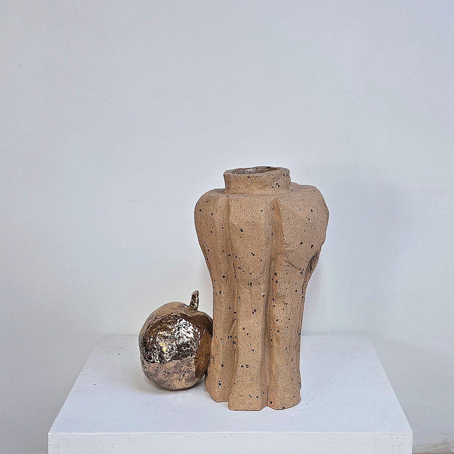 Juyeon Kim- 'Vase With Apple'
